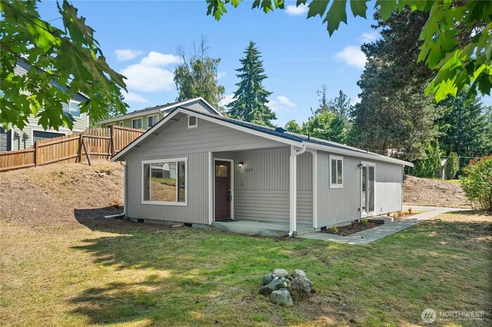 Foto principal - 502 Tullis St NE