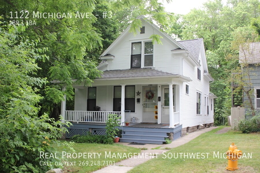 1122 Michigan Ave Unit 3, St. Joseph, MI 49085 Room for Rent in St