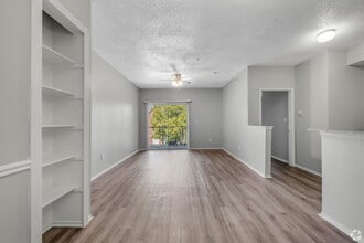 Building Photo - Cottonwood