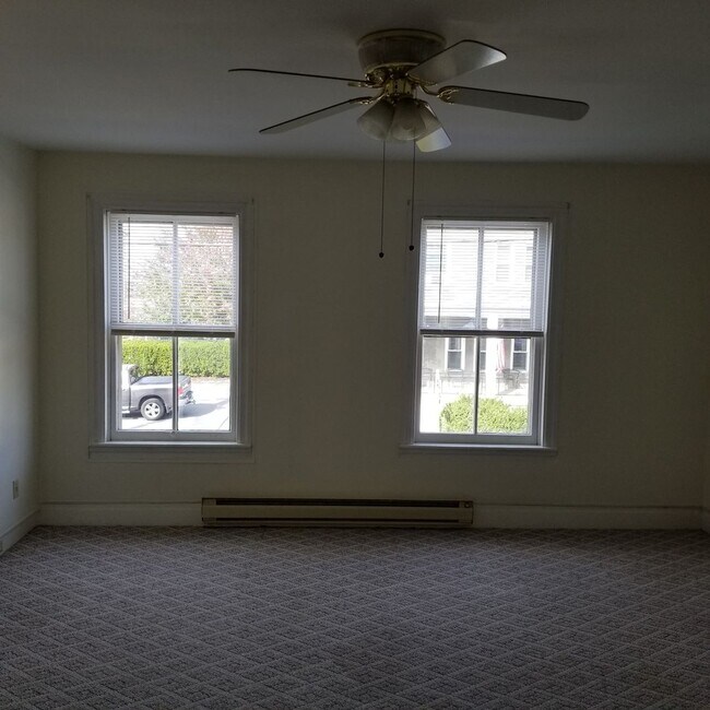 Building Photo - 105 S Potomac Street Apt B