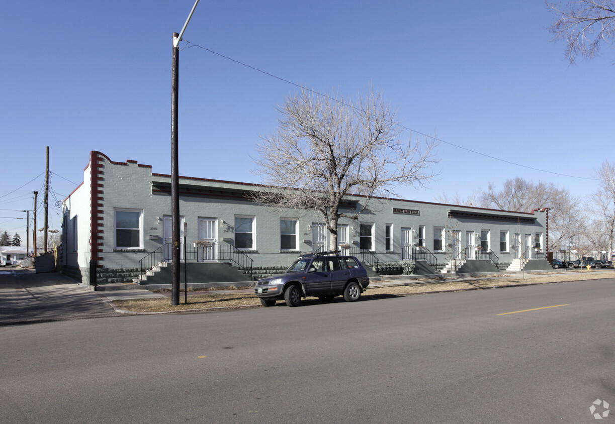 Primary Photo - Curtis Flats