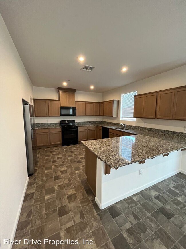 Building Photo - 4 br, 2.5 bath House - 3259 Vierra Ave