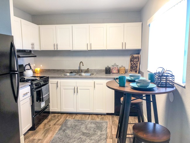 1x1 Kitchen - Aspenwood Apartments