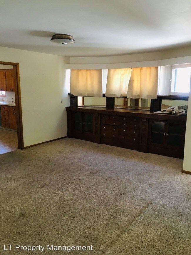 Building Photo - 4 br, 1 bath House - 710 South Oak Street