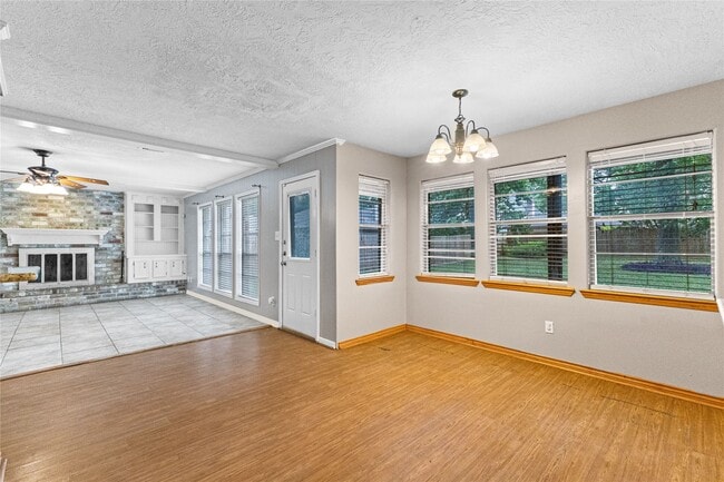 Foto del edificio - 5718 Upper Lake Dr