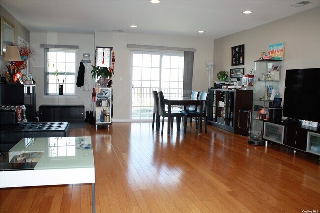 Foto del edificio - 12204 Powell Cove Blvd