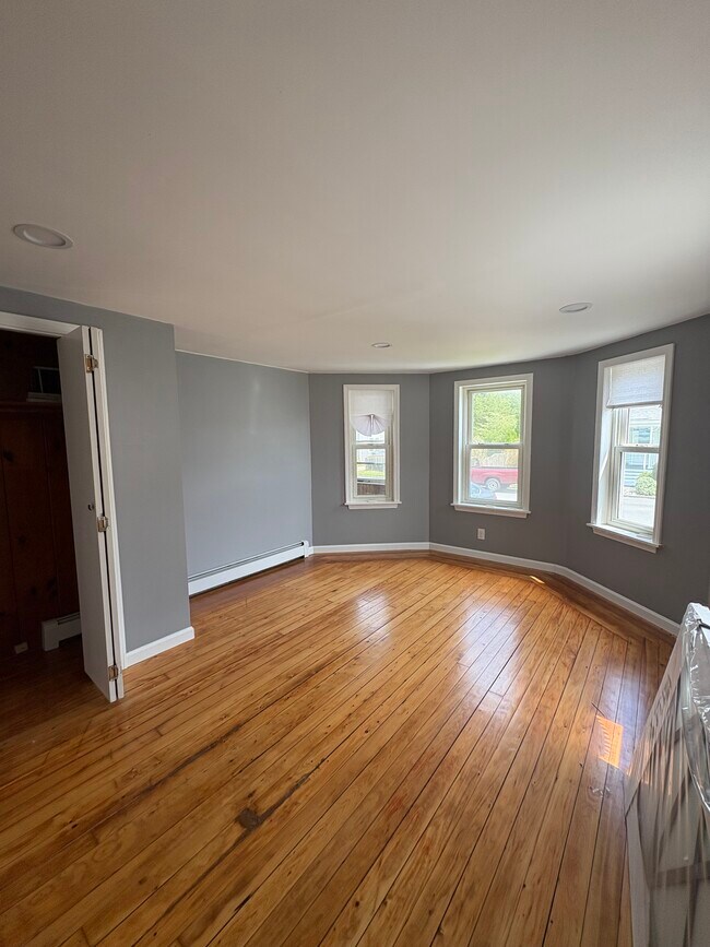 Building Photo - 137 Worcester Ave