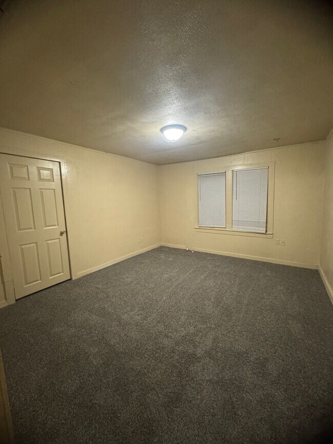 Foto del edificio - Spacious home in Clyde