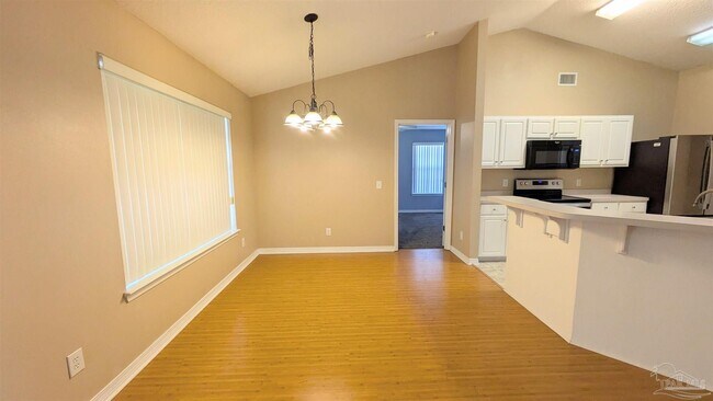 Foto del edificio - 7448 Chimney Pines Dr