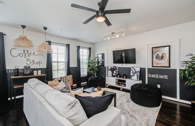 Building Photo - 2216 Chenevert St