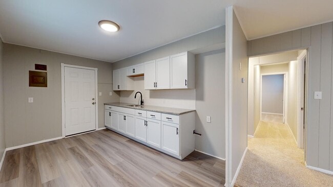 Building Photo - Linndale Area - 3 Bedrooms - single Family...