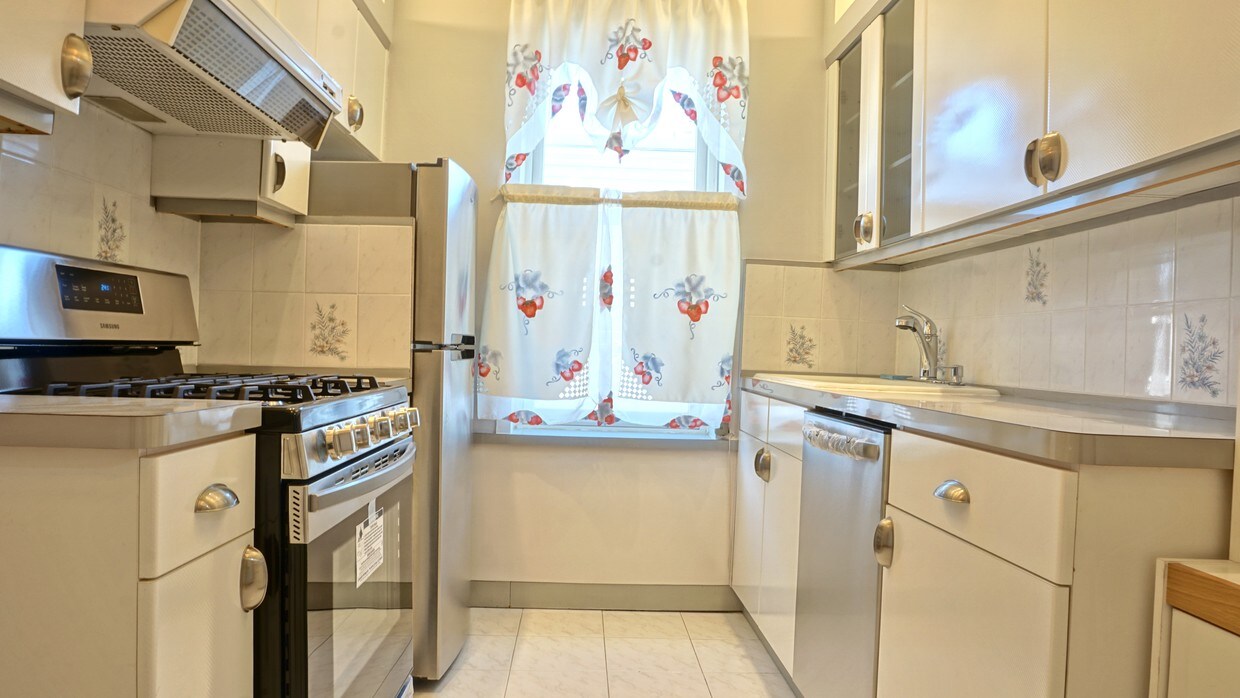 Primary Photo - 1825 76th Street