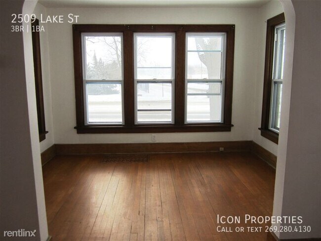 Building Photo - 2509 Lake St