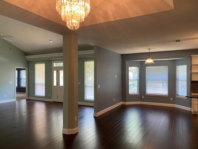 Foto del edificio - 2020 Plantation Oaks Dr