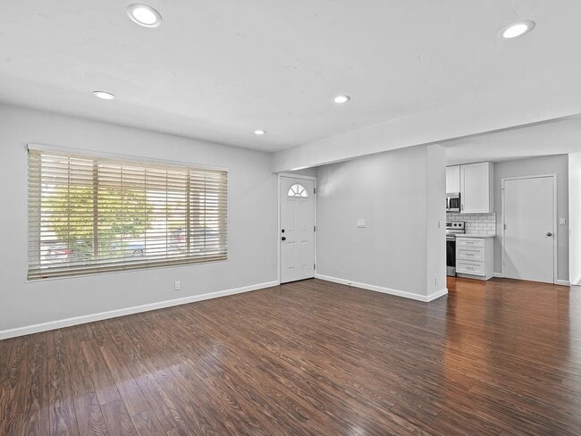 Building Photo - 2869 Fairfax Ct