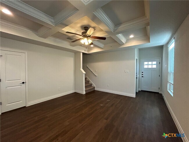 Building Photo - 320 Untermaier St