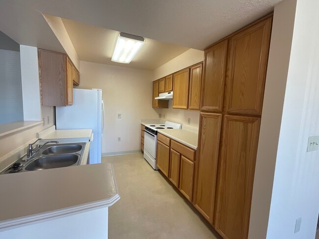 Building Photo - Vista Montana