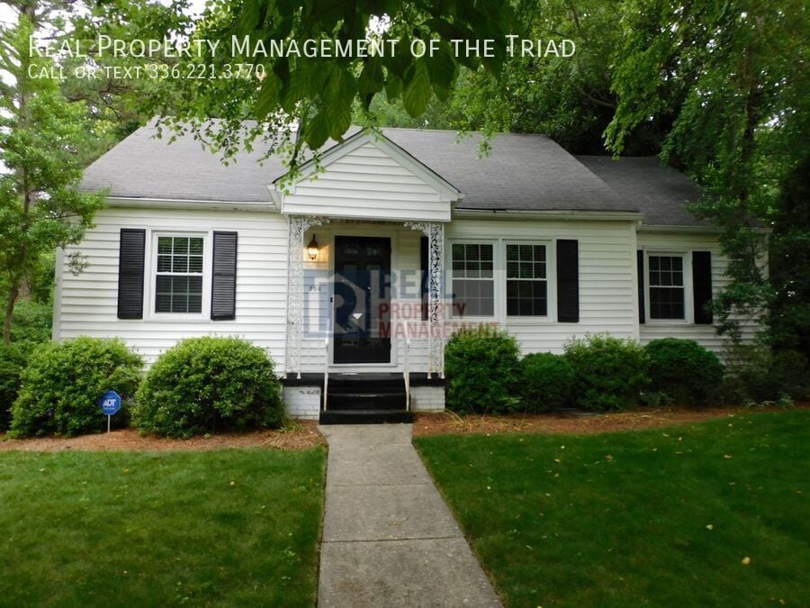 Primary Photo - 204 W Newlyn St