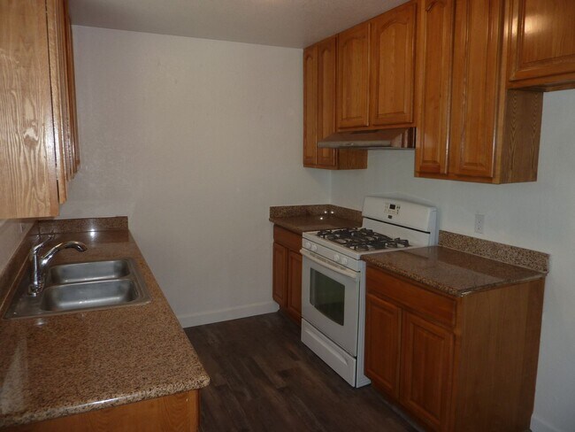 Building Photo - Spacious Home in Sacramento