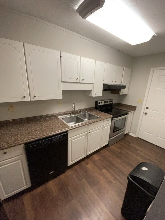 Building Photo - 5608 Spring Garden Ln