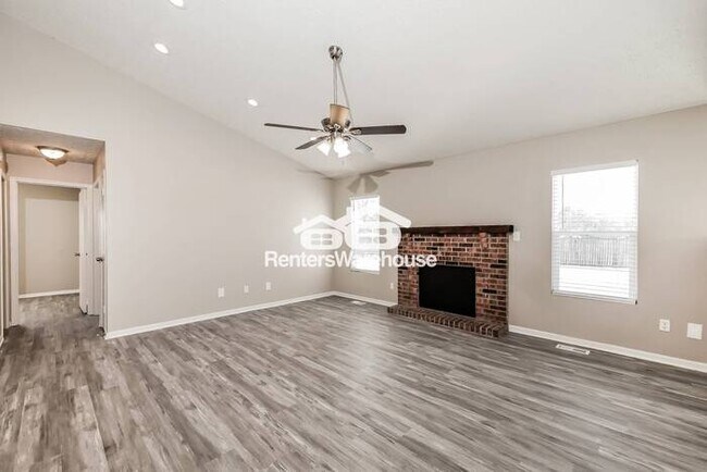 Foto del edificio - Beautifully Renovated 3 BR/2 BA Ranch Home...