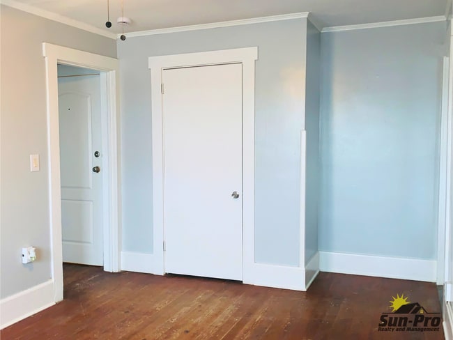 Building Photo - 808 S Grandview Ave