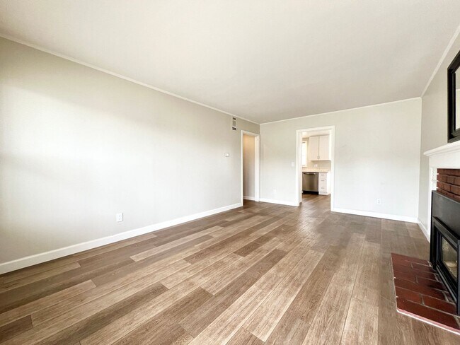 Foto del edificio - MUST SEE - Updated Single Family Rancher -...