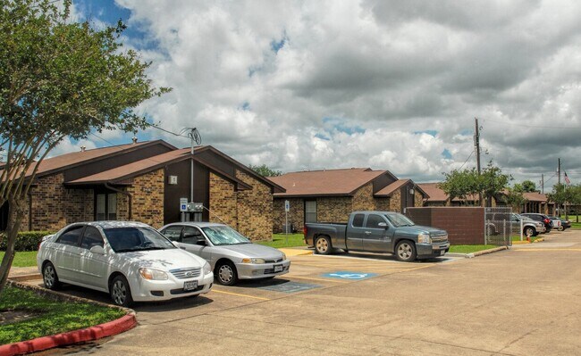 Foto del edificio - 1749 E.Henderson Road-#1749
