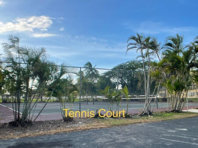 Foto del edificio - 5830 NW 64th Ave