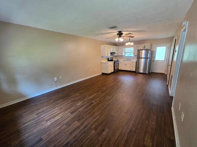 Building Photo - 401 E Lawnwood Ave