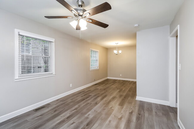 Building Photo - 209 Nila Dawn Ave