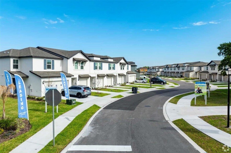 Foto principal - 8683 Holly Grv Ct