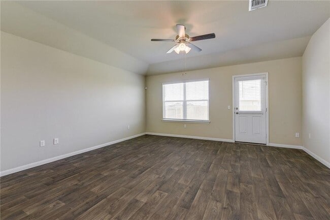 Foto del edificio - 401 Cassandra Dr