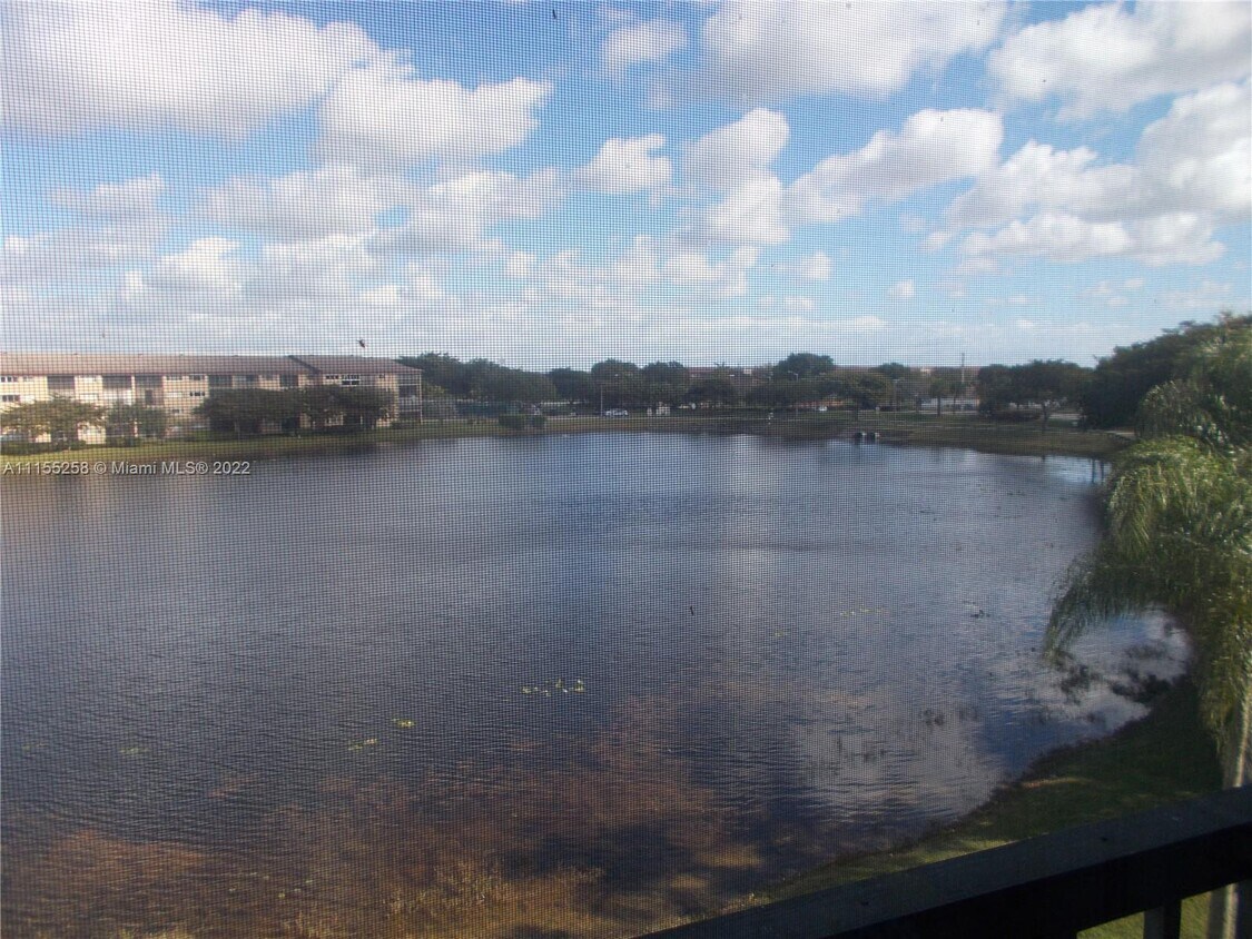 Foto del edificio - 13705 SW 12th St