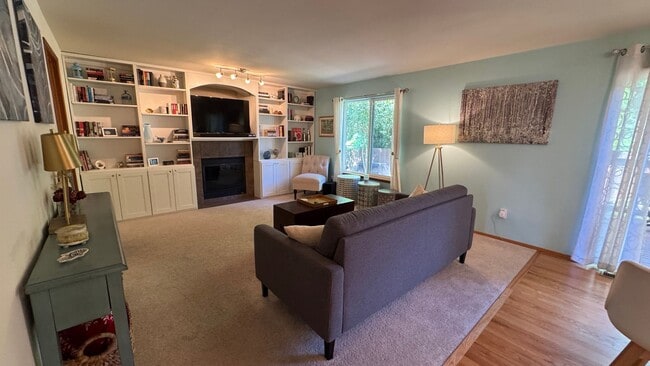Foto del edificio - 4bd/2.5ba Renton House