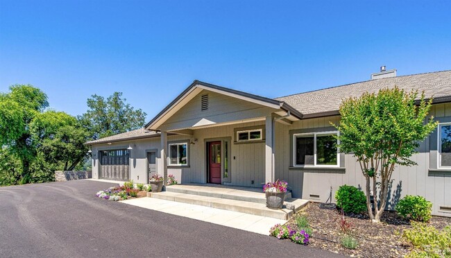 Foto del edificio - New single family Wine Country Home with v...