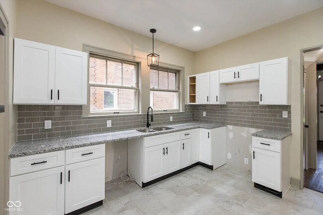 Building Photo - 3358 Ruckle St