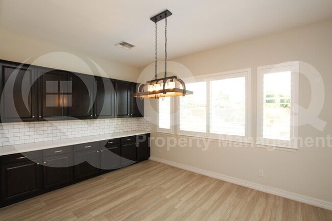 Building Photo - 2831 E Oriole Dr