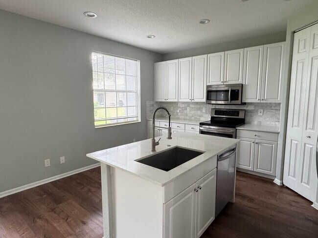 Building Photo - 4370 Legacy Ct
