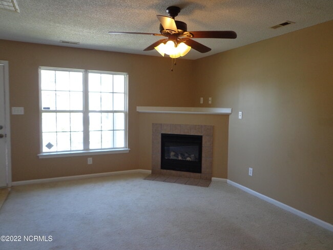 Building Photo - 102 Meadowbrook Ln