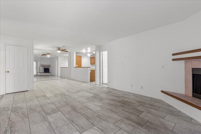 Building Photo - 2623 S Durango Dr