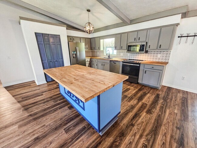 Building Photo - OCALA --RAVEN HILL COMMUNITY