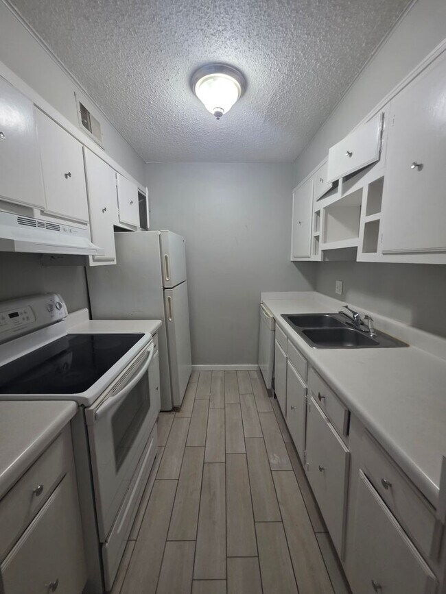 Foto del edificio - 1208 Bush River Rd