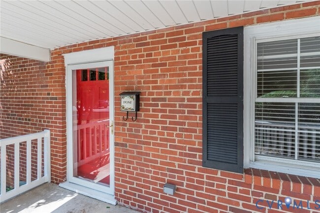 Building Photo - 3710 W Cary St