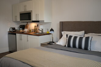 Building Photo - 155 W Santa Clara St