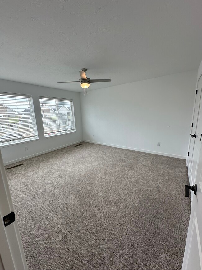 Building Photo - Foxtail Meadows - South