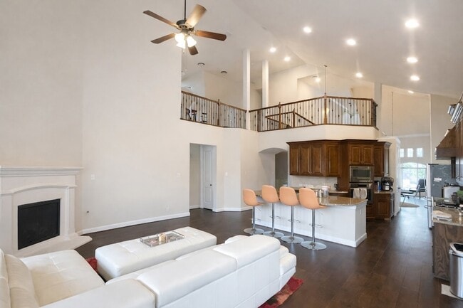 Building Photo - 4820 Mulholland Dr