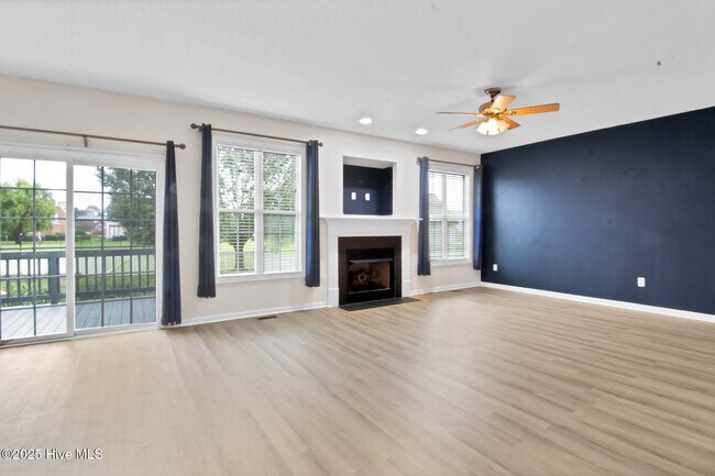 Foto del edificio - 817 Willbrook Cir