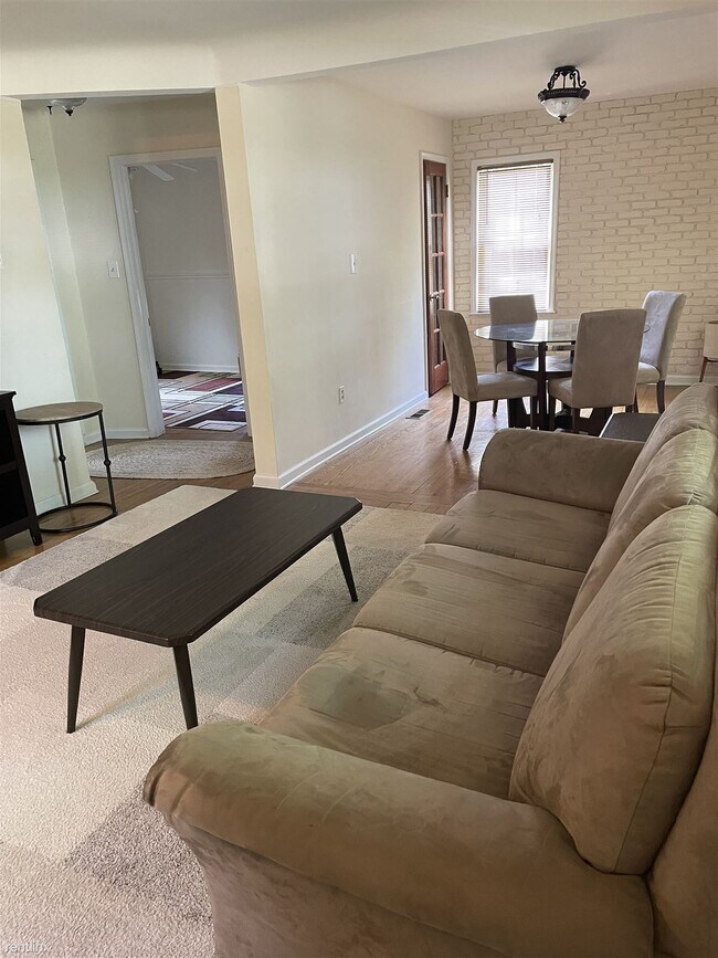Foto del edificio - 2 br, 1 bath House - 23162 Violet St Viole...