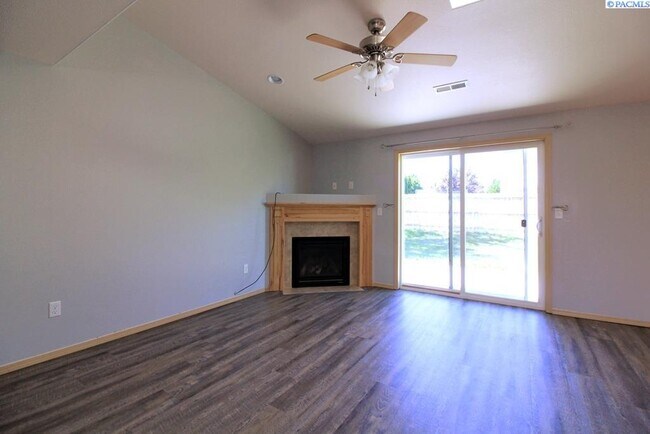 Foto del edificio - 3 bed, 2 bath Rambler w/ an Office in West...